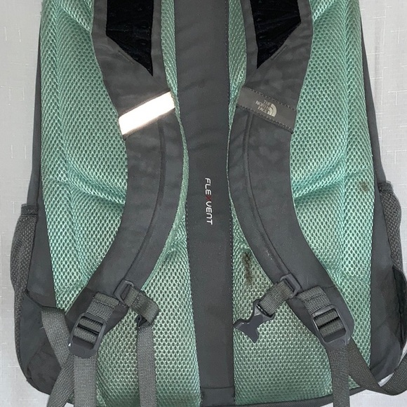 930 The North Face Jester Gray Backpack with laptop compartment - Picture 9 of 16
